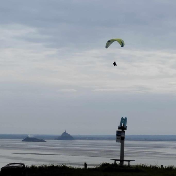 Maison Vue Sur Le Mont Saint Michel Et Sa Baie Champeaux Buitenkant foto